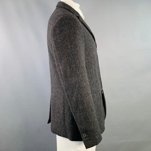 JOHN VARVATOS STAR USA Size 42 Grey Charcoal Herringbone Wool Blend Sport Coat - Picture 3 of 8